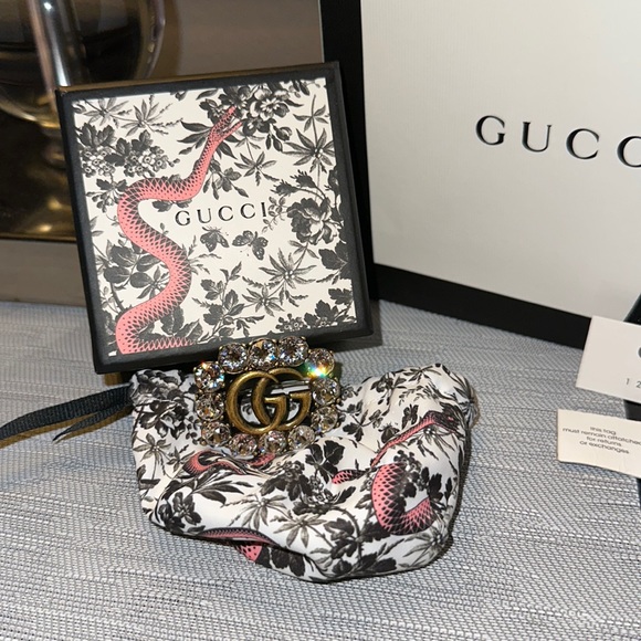 METAL DOUBLE G BROOCH WITH CRYSTALS 100%Authentic - Picture 4 of 8